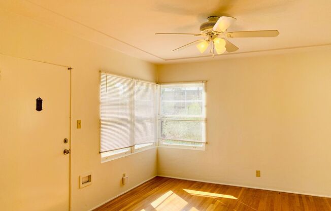 FANTASTIC 2 BD/1 BA CONDO IN CROWN POINT! 1 CAR GARAGE INCLUDED! $3,495/mo
