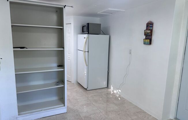 Studio in North Miami Beach Includes Utilities/ Estudio en North Miami Beach Incluye servicios públicos