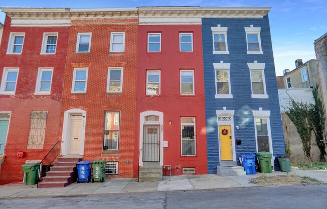 Charming Colonial Style Townhome