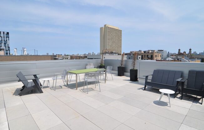 1 bed, 1 bath, 700 sqft, $2,350, Unit 402