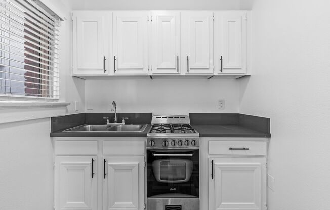 Studio, 1 bath, 322 sqft, $1,595, Unit 307