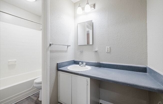 1 bed, 1 bath, 612 sqft, $895, Unit H094
