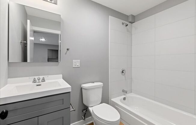 Maple Grove Apartments - Luxury and Convenience in Mundelein!