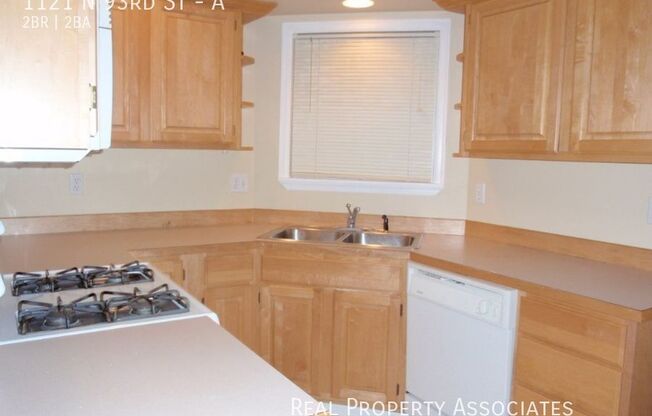 1121 N 93 ST