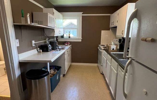 3 beds, 1.5 baths, 1,150 sqft, $1,495