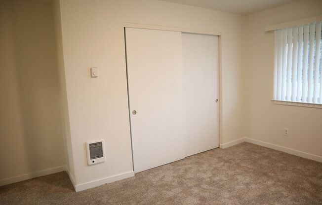 3 beds, 1.5 baths, 1,500 sqft, $1,595, Unit Apt 16