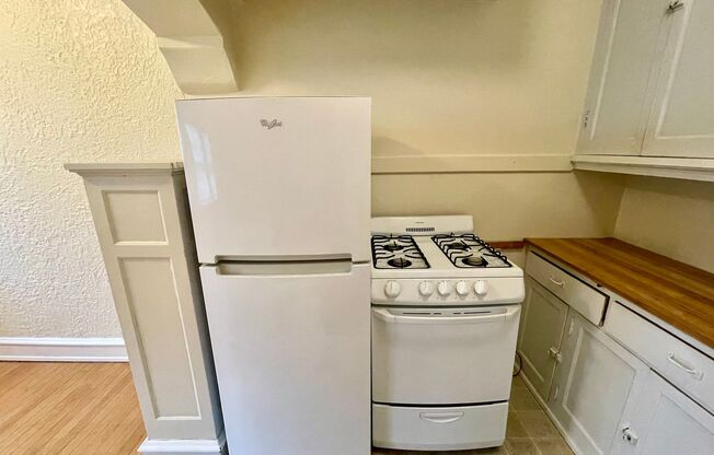Studio, 1 bath, $875, Unit 205