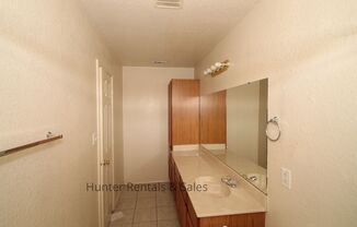 3 beds, 2 baths, $1,225, Unit Unit B