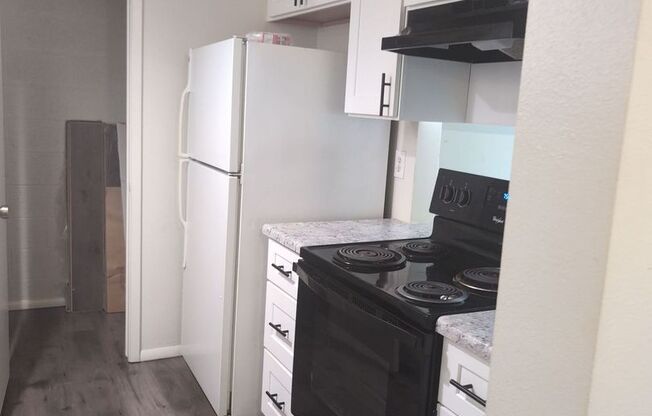 2 beds, 1 bath, $1,300