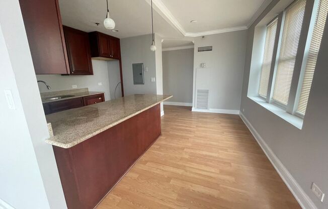 2 beds, 1 bath, 981 sqft, $1,650, Unit 803