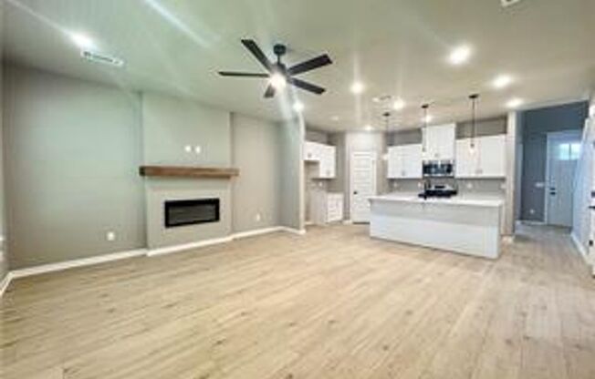 Nice New Construction Home in E Springdale