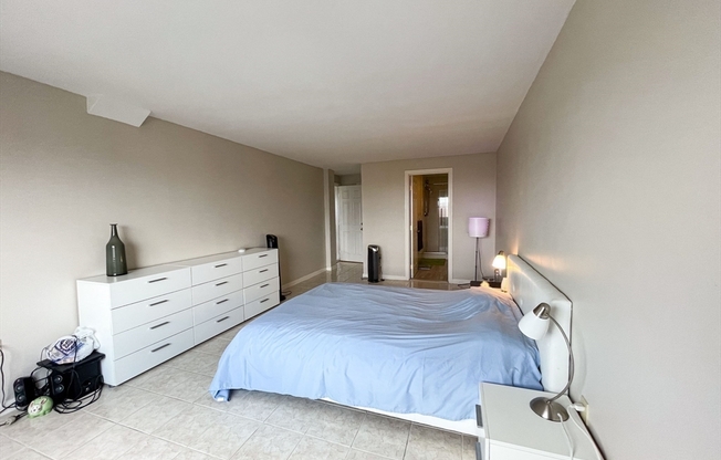 3 beds, 2 baths, 1,725 sqft, $4,100, Unit 802