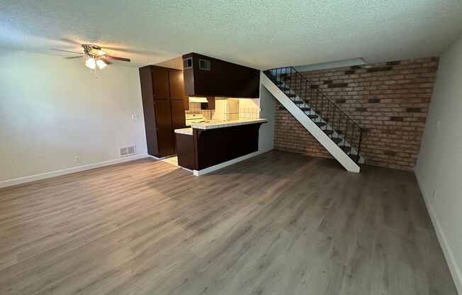 Townhouse 2 bedroom 1 bath, new paint. new floors