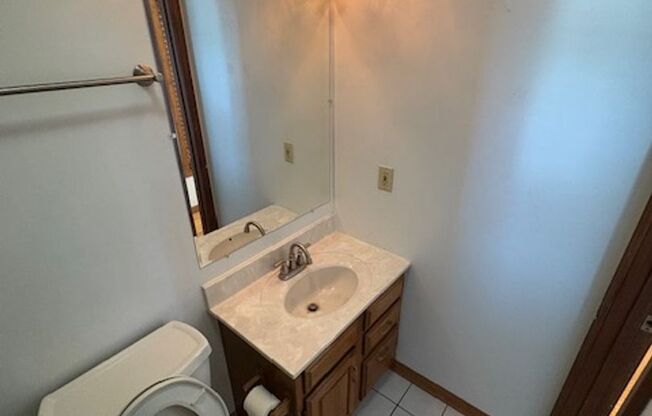 Beautiful Home in Peoria just off of University St. 3 Bedroom / 3.5 Bath