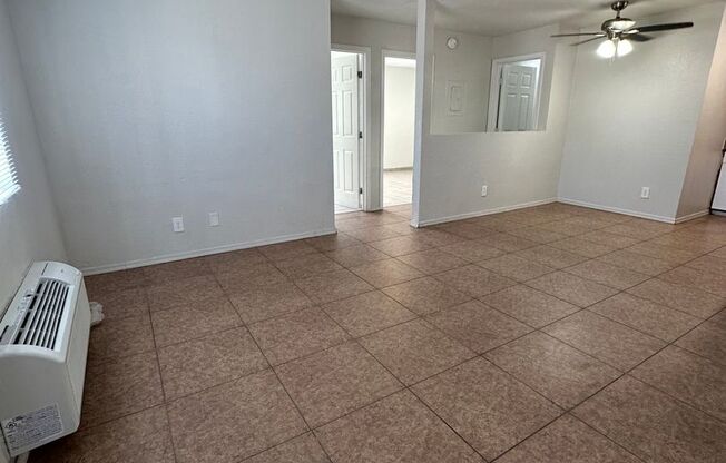 2 beds, 1 bath, 720 sqft, $1,175, Unit 10-2098