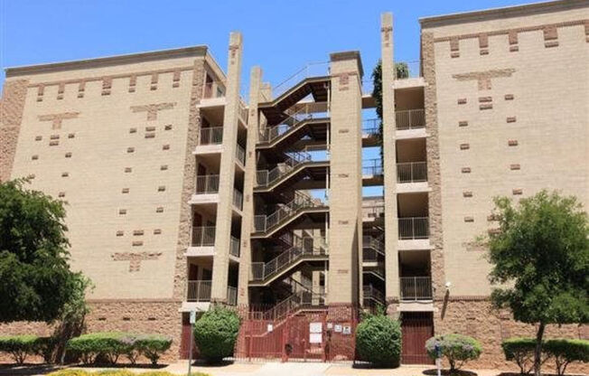 Monroe Street Abbey Apartments