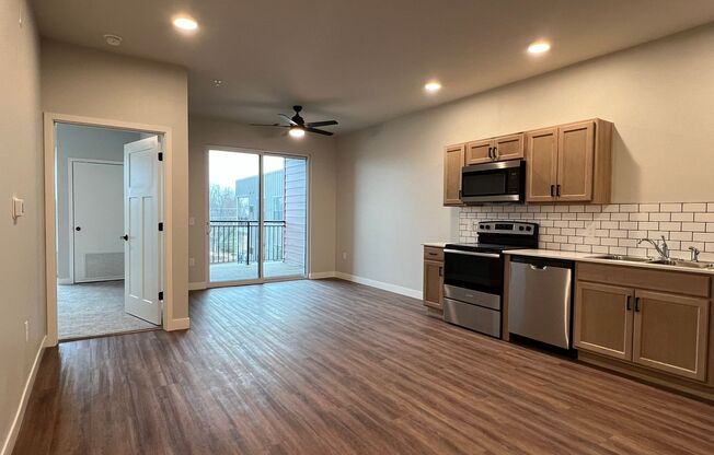 1 bed, 1 bath, 647 sqft, $1,540, Unit WR 305-215