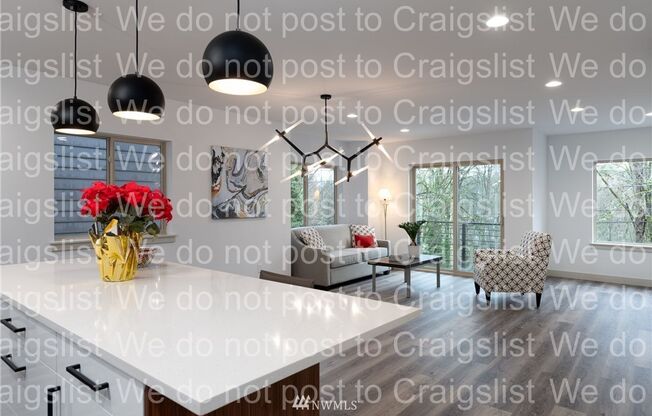 West Seattle - 3 Bedroom - 2.5 Bathroom w/ AC!