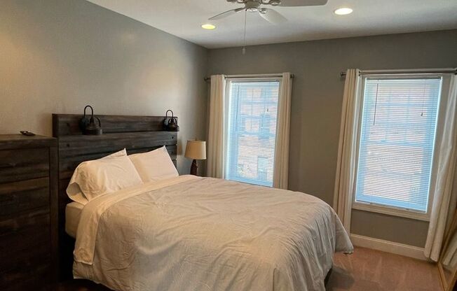 Charming 2 Bedroom/3.5 Bathroom Townhome in Canton, MD!