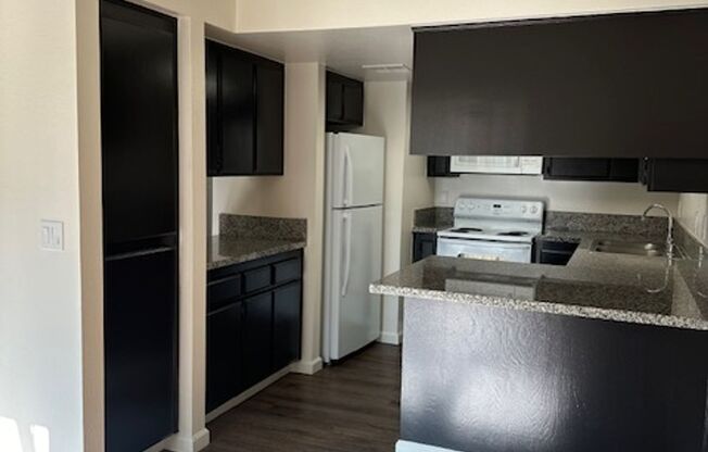 2 beds, 2 baths, 1,040 sqft, $1,575, Unit 239