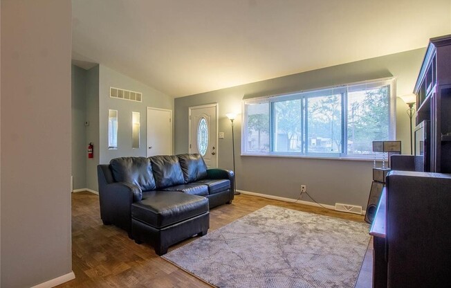 Kirkwood Split Level on a Cul-de-sac! Available for October 1st Move In.