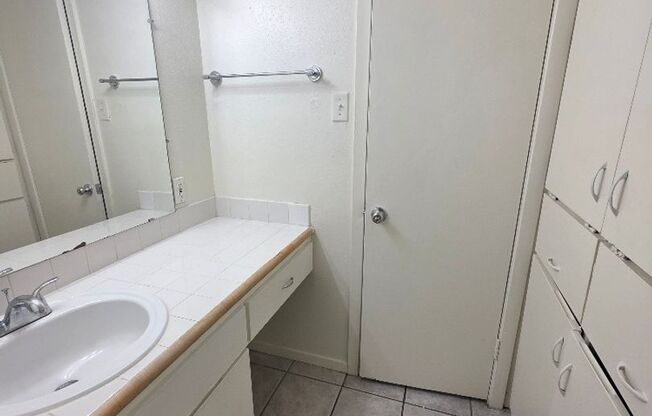 2 beds, 1 bath, 900 sqft, $1,145, Unit ELP2202-229