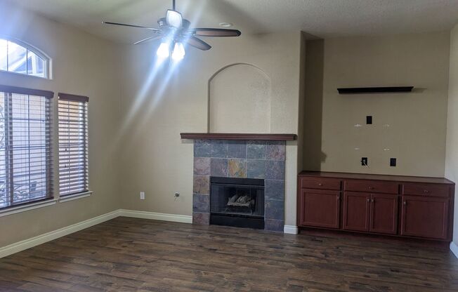 SW SPLIT WING BEAUTY !!! SPECIAL! $3047.50 moves you in! Application Pending