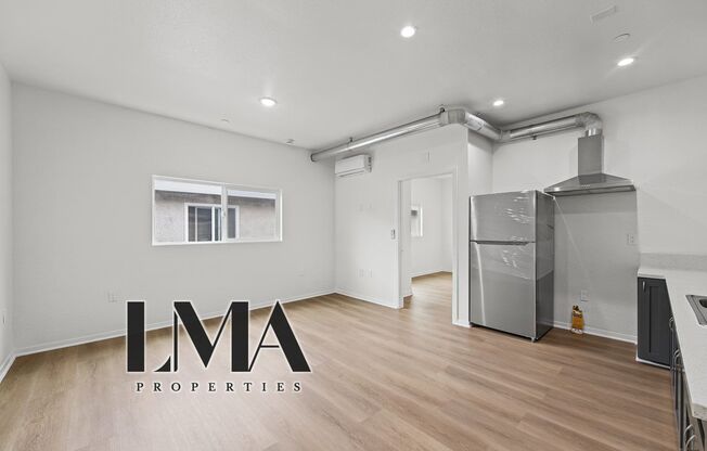 611 W 82 ST