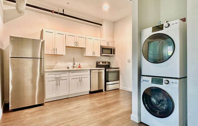 2 beds, 1 bath, 880 sqft, $1,850, Unit 411