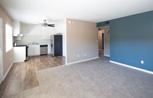 *1 MONTH FREE!* 2 Br in La Mesa with Central AC and 2 Parking Spaces!