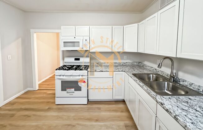 2 beds, 1 bath, 820 sqft, $995, Unit Lower