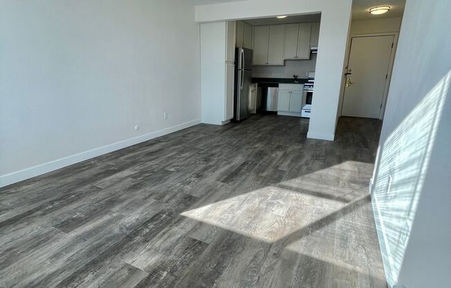 2 beds, 1 bath, $1,295, Unit 302