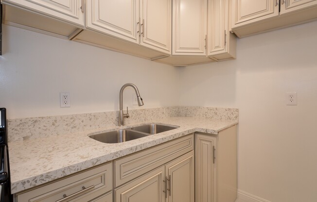 1 bed, 1 bath, 700 sqft, $1,895, Unit 30