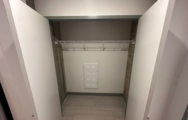 Studio, 1 bath, 400 sqft, $1,195, Unit 706