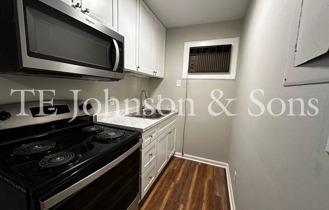 1 bed, 1 bath, $745, Unit 651-R