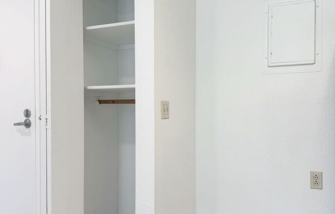 Studio, 1 bath, 480 sqft, $1,585, Unit 428