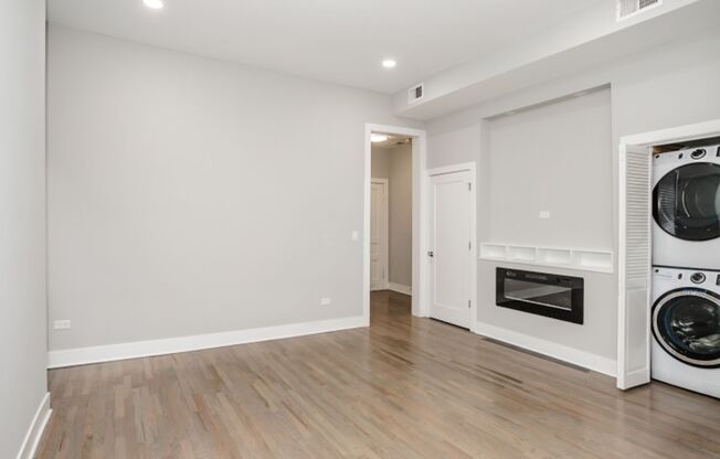 Gorgeous One Bedroom Apartment in Central Gold Coast Neighborhood