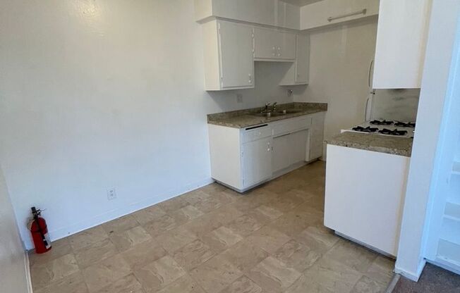 2 beds, 2 baths, $4,000, Unit 3