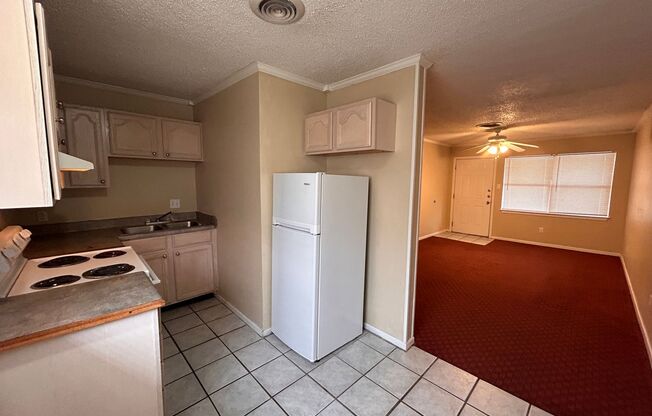 1 bed, 1 bath, 600 sqft, $650, Unit #12