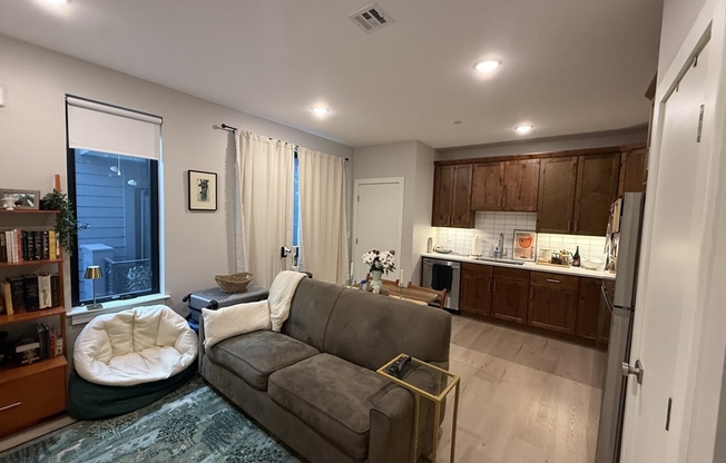 400 W BROADWAY