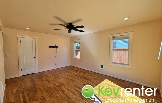 Charming 2-Bedroom Home with Modern Upgrades in Central Tacoma!