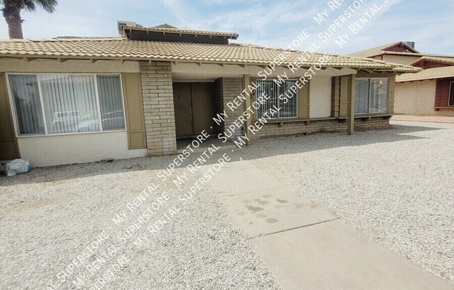 4424 N 53 LN