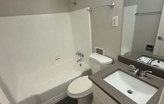 1 bed, 1 bath, 609 sqft, $1,450, Unit 230