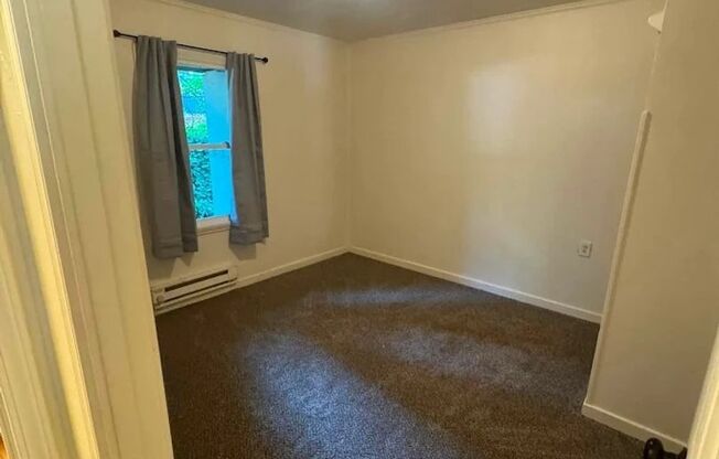 Cute 2 bedroom 1 bathroom Duplex Near National Ave