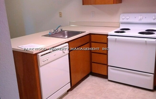 2 beds, 1 bath, 825 sqft, $1,350, Unit 7715 Douglas St W #14