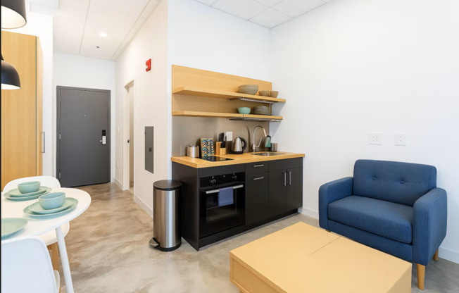 Studio, 1 bath, 325 sqft, $1,400, Unit 118