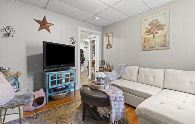 218 MIDDLESEX AVE