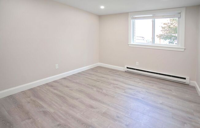 2 beds, 1 bath, 1,050 sqft, $2,600, Unit 71-2