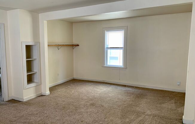 2 beds, 1 bath, $1,095, Unit 1512L