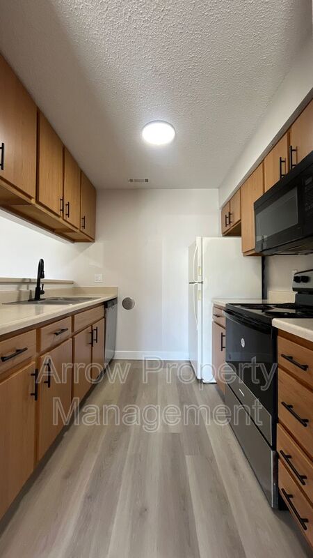2340 N 44 ST